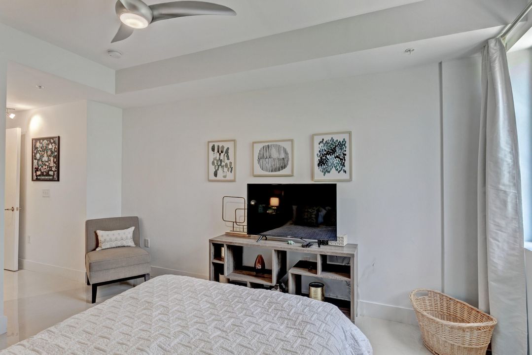 合同活跃: $15,000 (3 贝兹, 2 浴室, 2104 平方英尺)