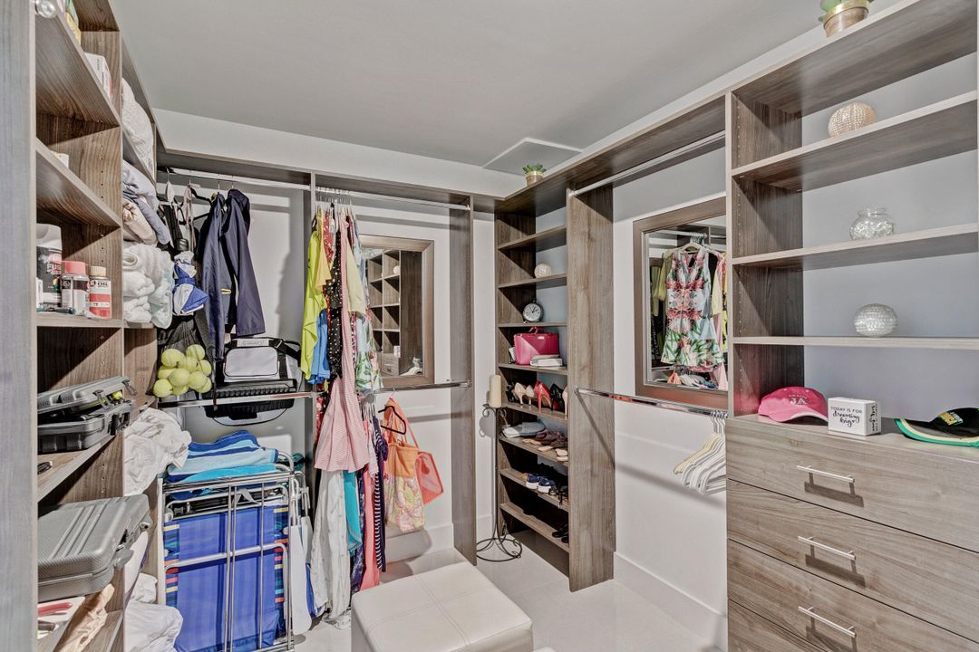 合同活跃: $15,000 (3 贝兹, 2 浴室, 2104 平方英尺)