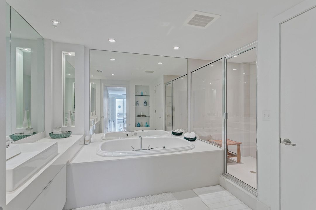 合同活跃: $15,000 (3 贝兹, 2 浴室, 2104 平方英尺)