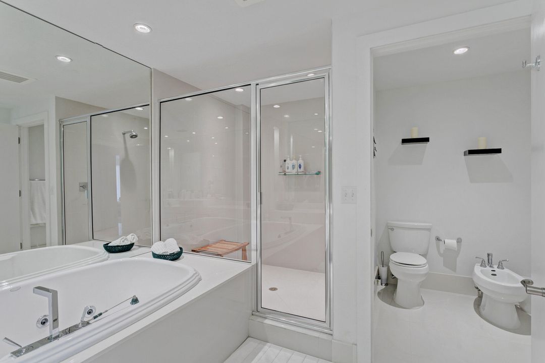 合同活跃: $15,000 (3 贝兹, 2 浴室, 2104 平方英尺)