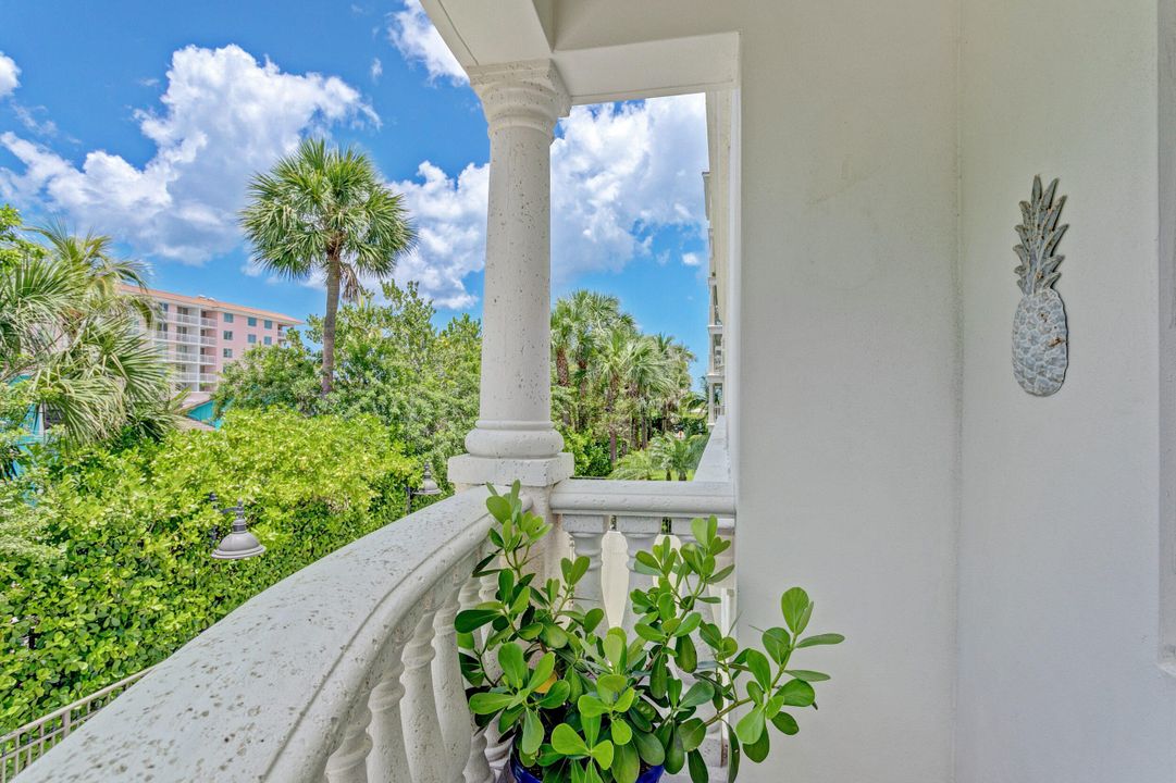 合同活跃: $15,000 (3 贝兹, 2 浴室, 2104 平方英尺)