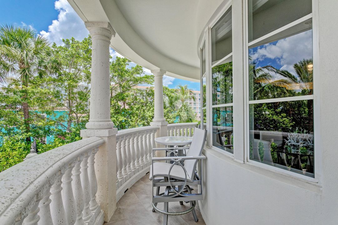 合同活跃: $15,000 (3 贝兹, 2 浴室, 2104 平方英尺)