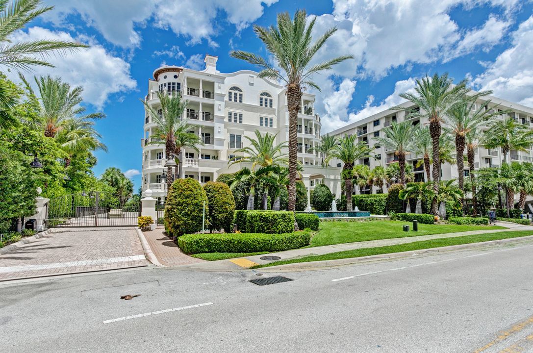 合同活跃: $15,000 (3 贝兹, 2 浴室, 2104 平方英尺)