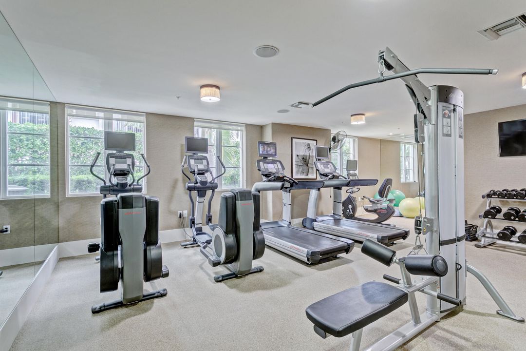 合同活跃: $15,000 (3 贝兹, 2 浴室, 2104 平方英尺)