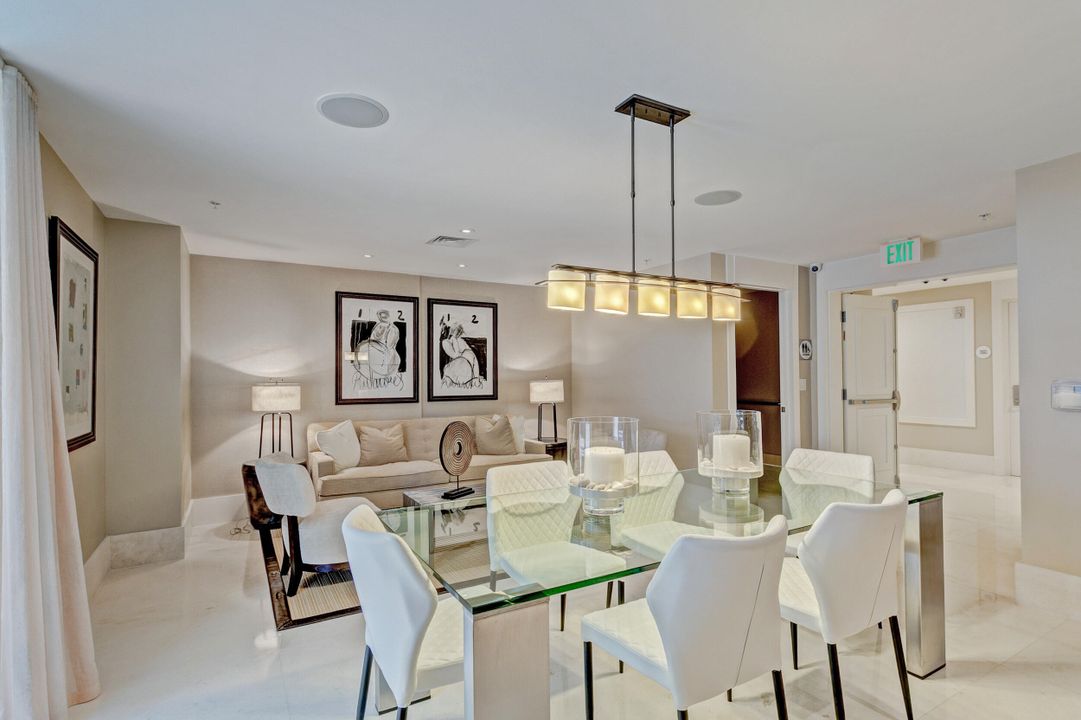 合同活跃: $15,000 (3 贝兹, 2 浴室, 2104 平方英尺)