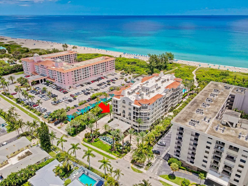 合同活跃: $15,000 (3 贝兹, 2 浴室, 2104 平方英尺)