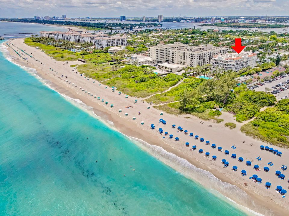 合同活跃: $15,000 (3 贝兹, 2 浴室, 2104 平方英尺)