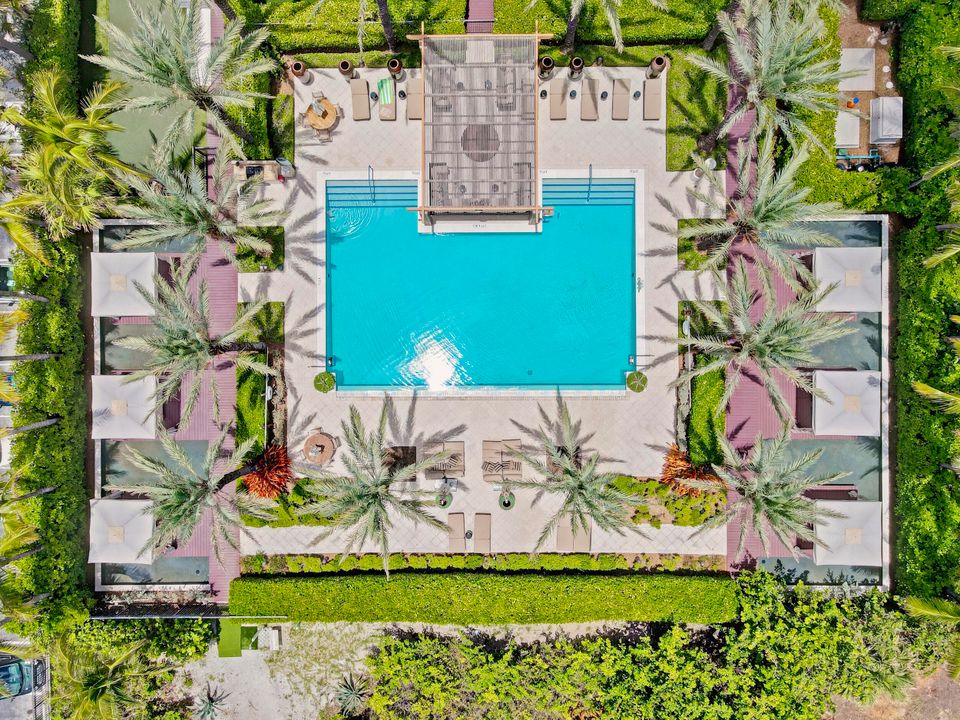 合同活跃: $15,000 (3 贝兹, 2 浴室, 2104 平方英尺)