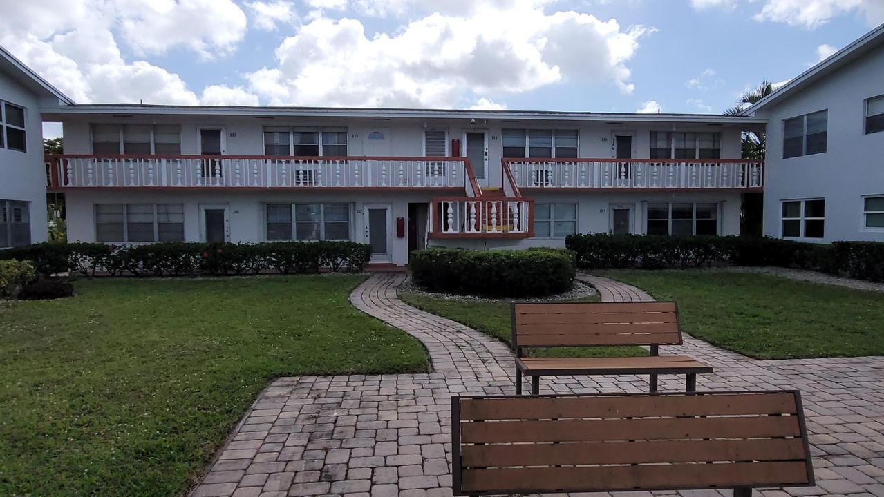 待售: $79,000 (1 贝兹, 1 浴室, 570 平方英尺)