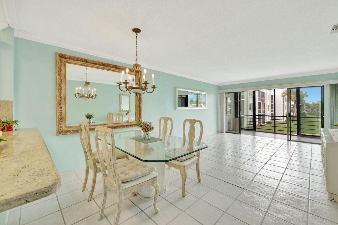 For Sale: $229,000 (2 beds, 2 baths, 938 Square Feet)