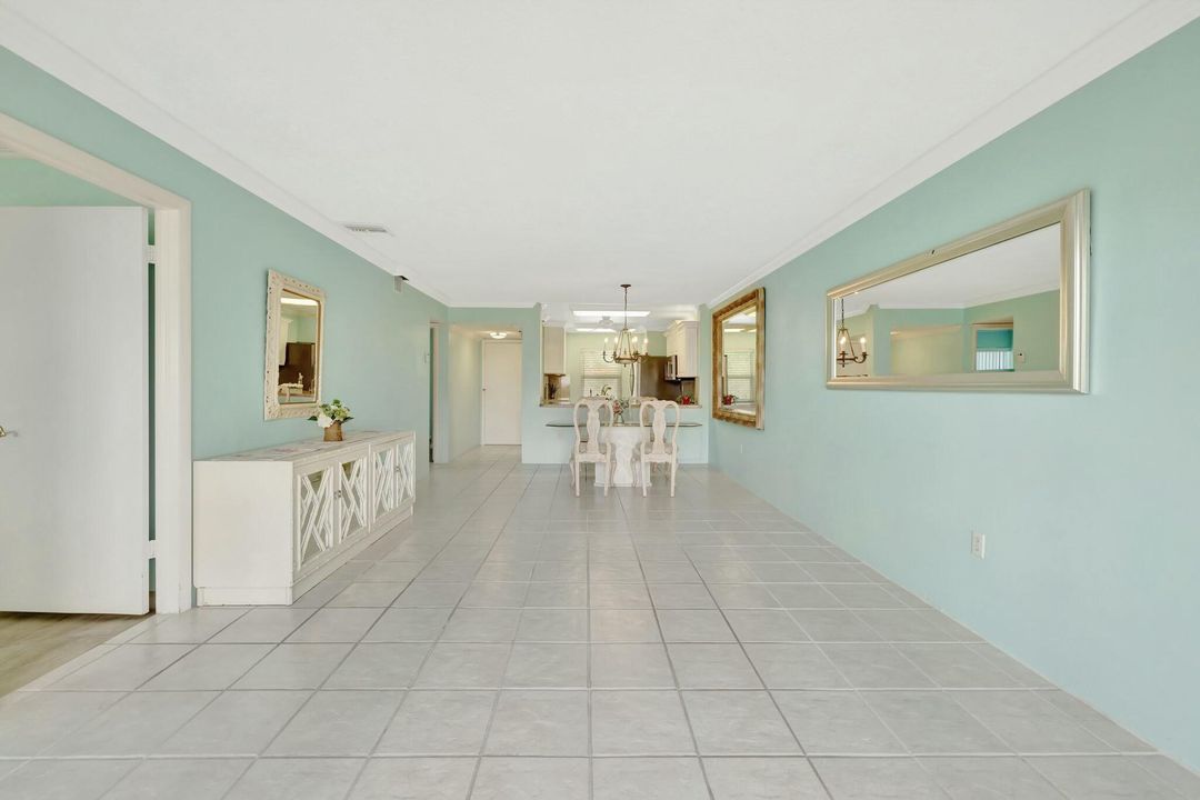 For Sale: $229,000 (2 beds, 2 baths, 938 Square Feet)