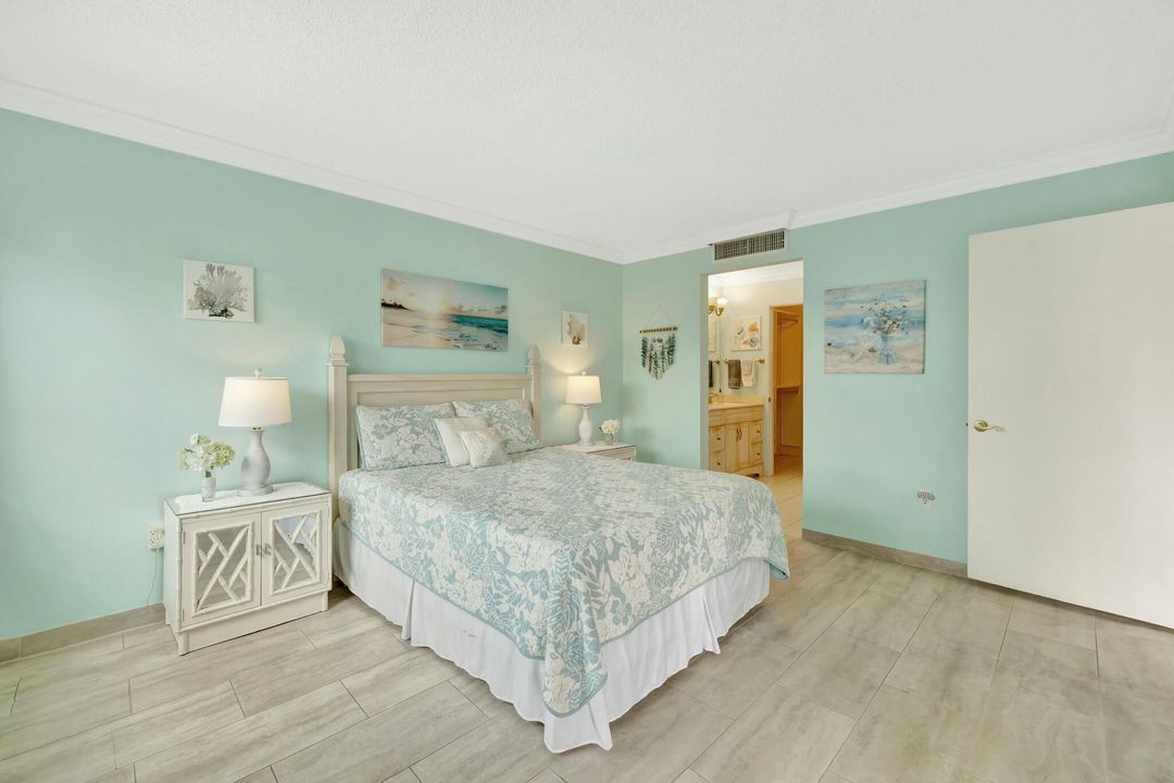 For Sale: $229,000 (2 beds, 2 baths, 938 Square Feet)