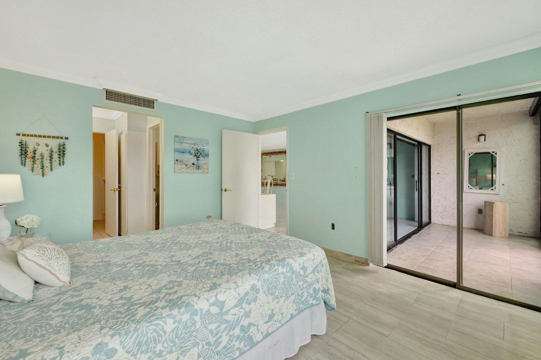 For Sale: $229,000 (2 beds, 2 baths, 938 Square Feet)