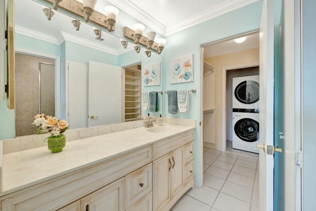 For Sale: $229,000 (2 beds, 2 baths, 938 Square Feet)