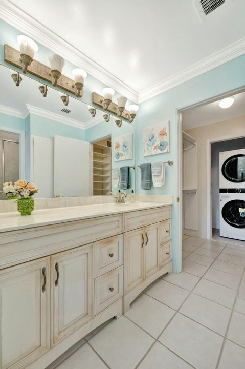 For Sale: $229,000 (2 beds, 2 baths, 938 Square Feet)