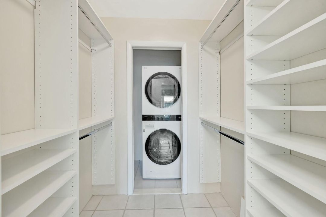 For Sale: $229,000 (2 beds, 2 baths, 938 Square Feet)