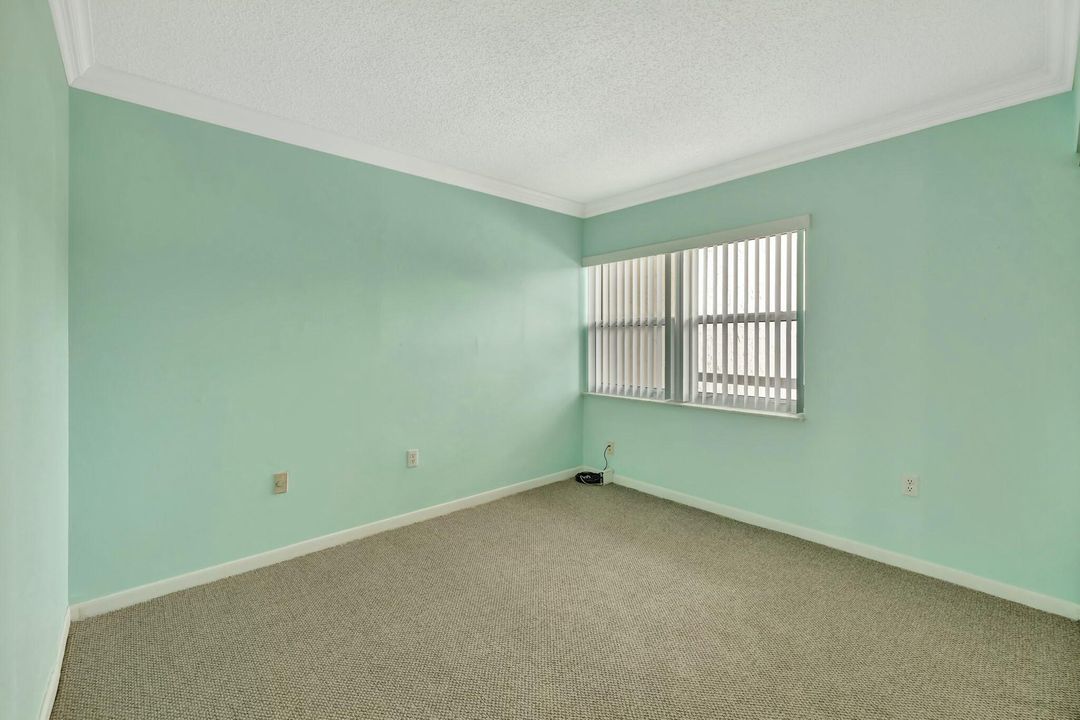 For Sale: $229,000 (2 beds, 2 baths, 938 Square Feet)