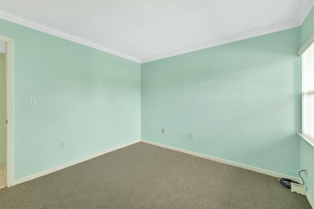 For Sale: $229,000 (2 beds, 2 baths, 938 Square Feet)