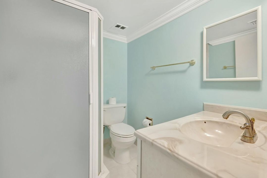 For Sale: $229,000 (2 beds, 2 baths, 938 Square Feet)
