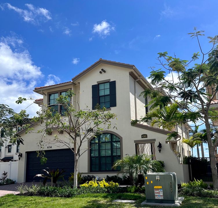 合同活跃: $3,900,000 (5 贝兹, 6 浴室, 4879 平方英尺)