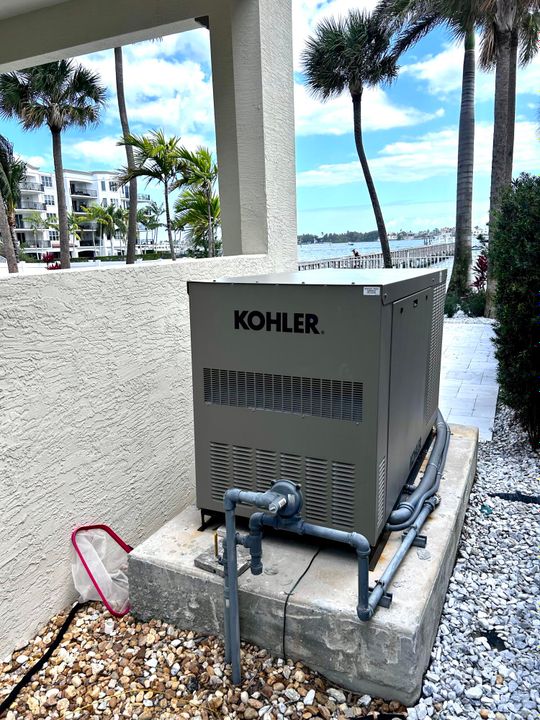 合同活跃: $3,900,000 (5 贝兹, 6 浴室, 4879 平方英尺)