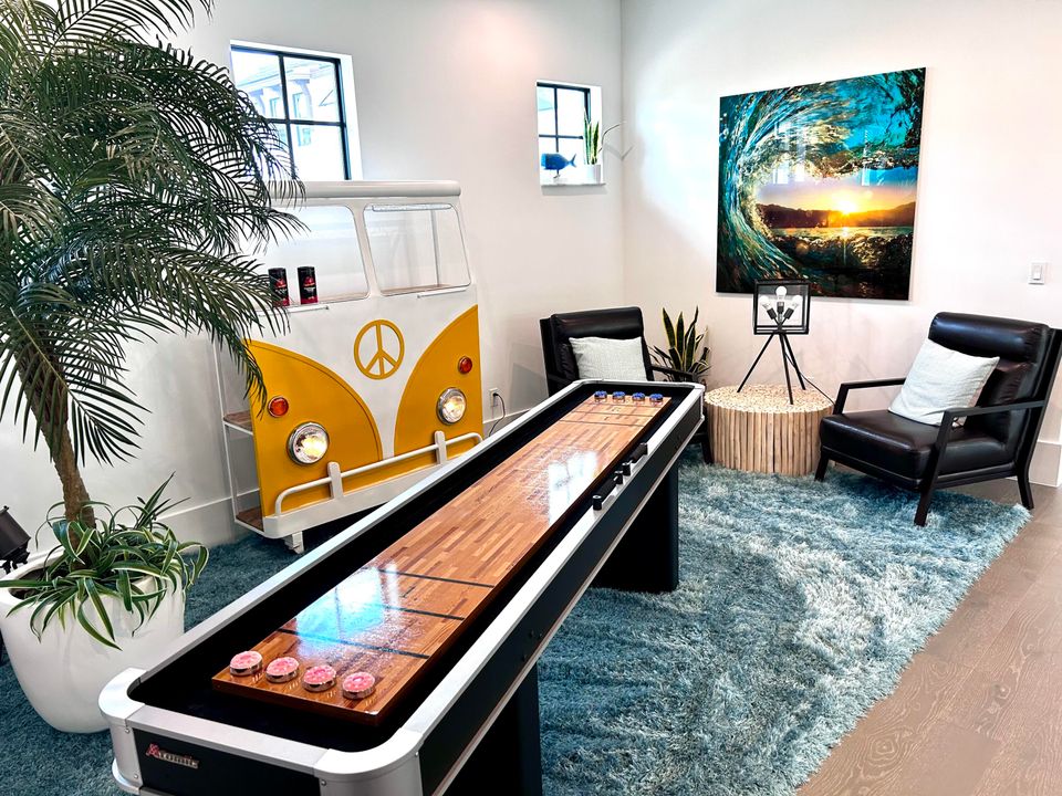 合同活跃: $3,900,000 (5 贝兹, 6 浴室, 4879 平方英尺)