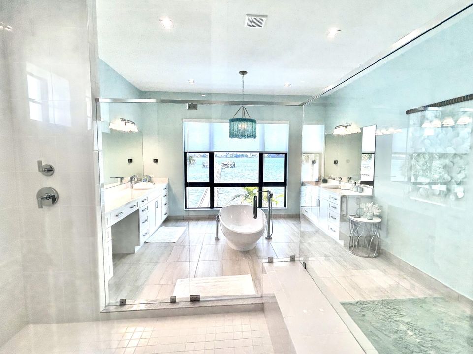 合同活跃: $3,900,000 (5 贝兹, 6 浴室, 4879 平方英尺)