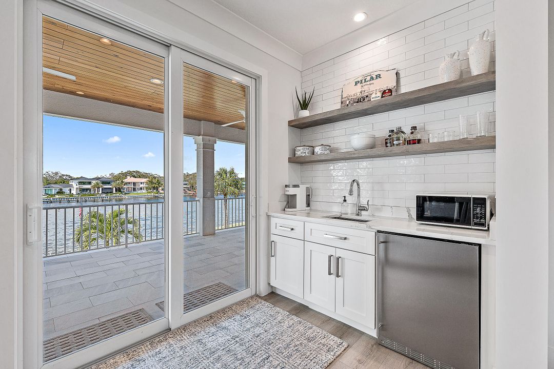 На продажу: $8,950,000 (4 спален, 5 ванн, 4316 Квадратных фут)