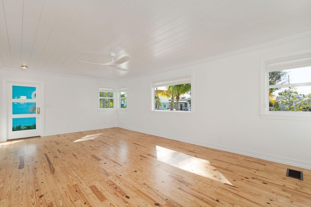 For Rent: $11,000 (4 beds, 3 baths, 2066 Square Feet)