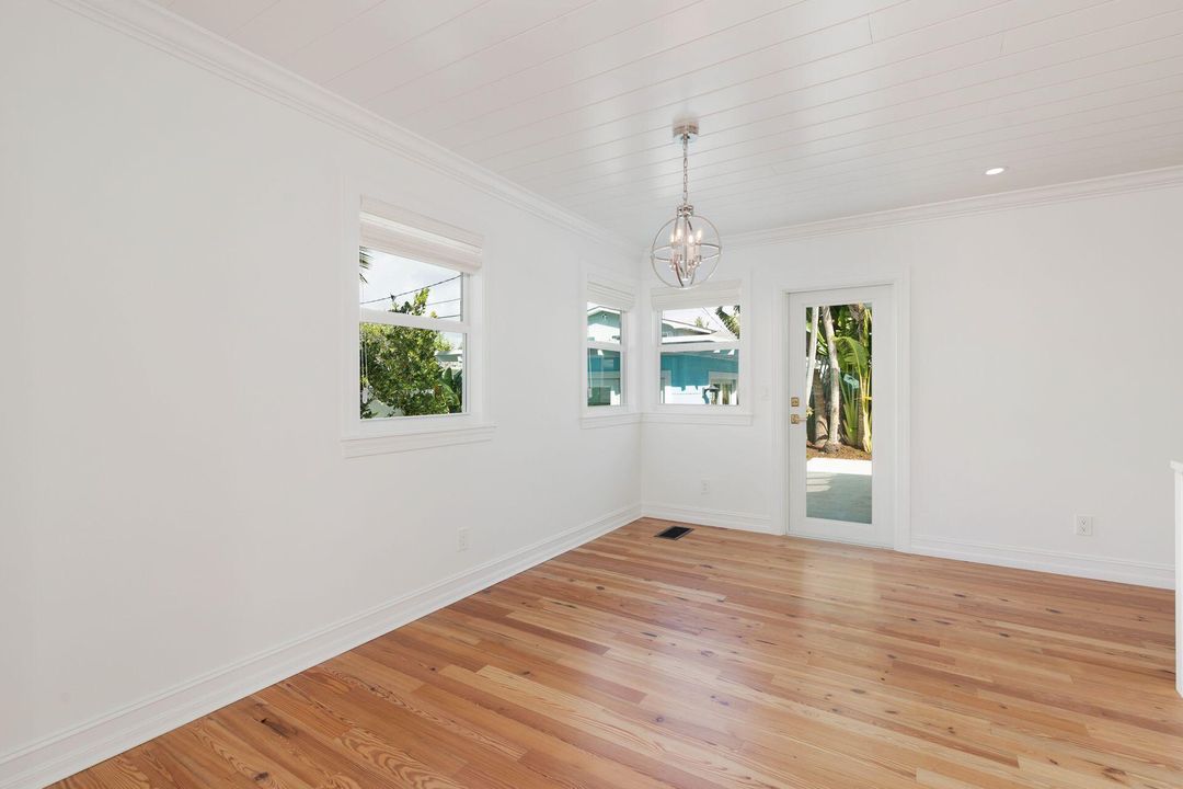 For Rent: $11,000 (4 beds, 3 baths, 2066 Square Feet)