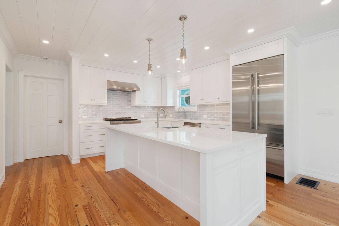 For Rent: $11,000 (4 beds, 3 baths, 2066 Square Feet)