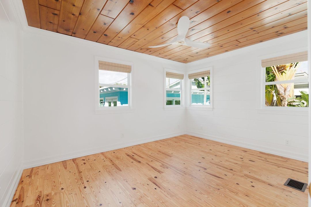 For Rent: $11,000 (4 beds, 3 baths, 2066 Square Feet)