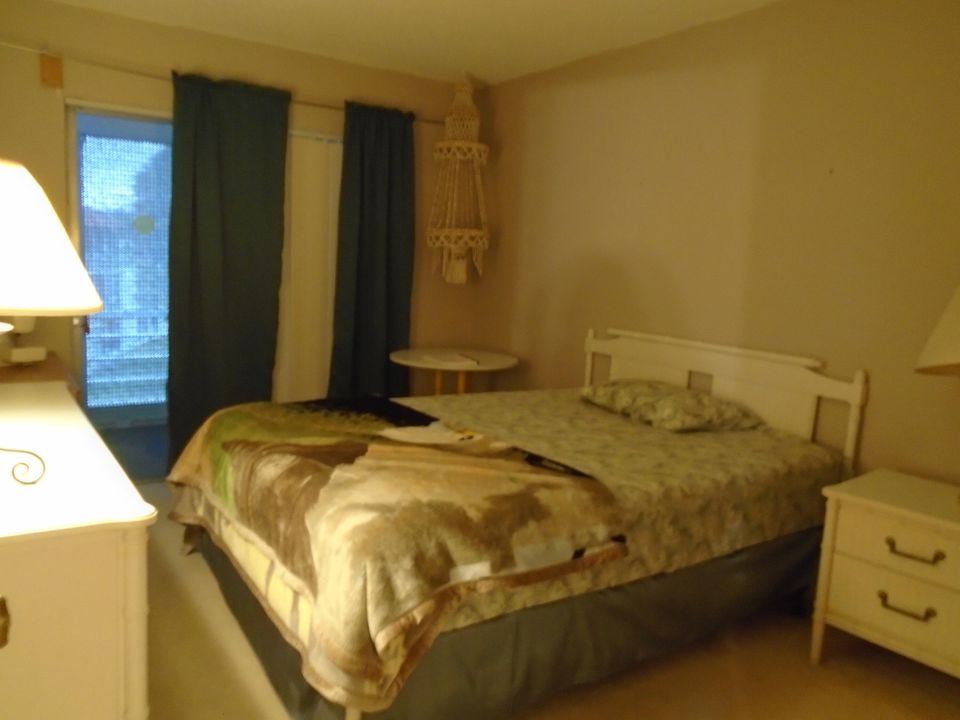 Active With Contract: $89,000 (2 beds, 1 baths, 874 Square Feet)