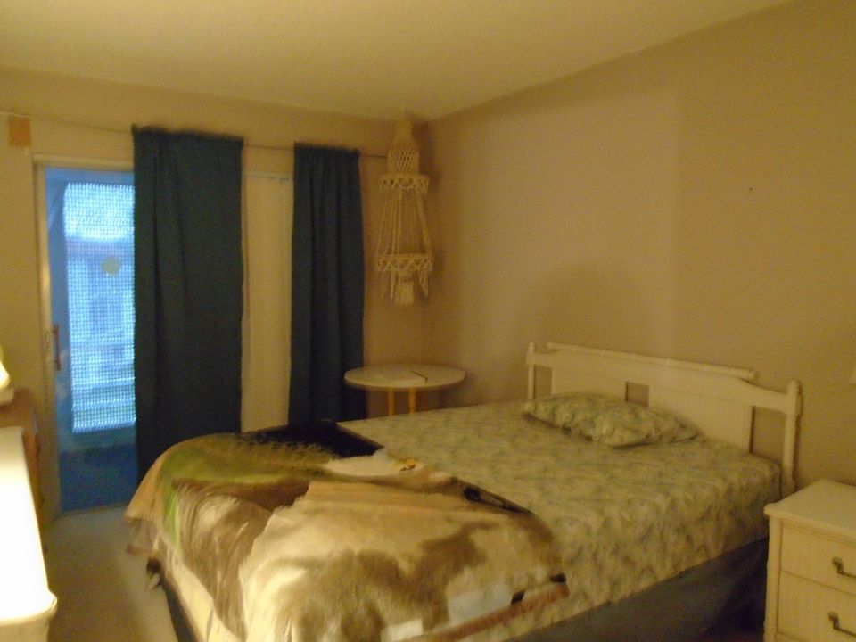 Active With Contract: $89,000 (2 beds, 1 baths, 874 Square Feet)