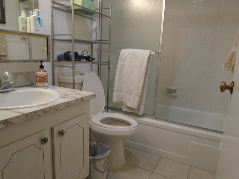 Active With Contract: $89,000 (2 beds, 1 baths, 874 Square Feet)