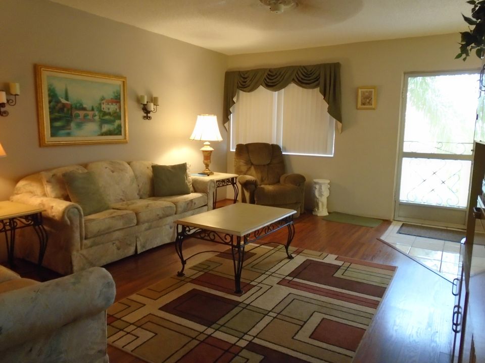 Active With Contract: $89,000 (2 beds, 1 baths, 874 Square Feet)