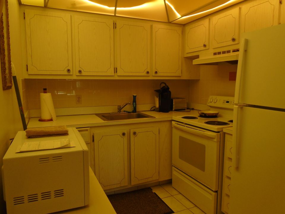 Active With Contract: $89,000 (2 beds, 1 baths, 874 Square Feet)