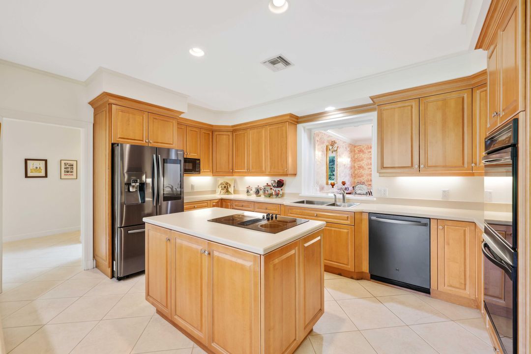 Active With Contract: $2,795,000 (4 beds, 3 baths, 3992 Square Feet)