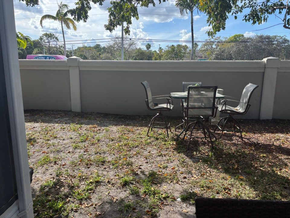 待售: $82,000 (3 贝兹, 3 浴室, 1200 平方英尺)