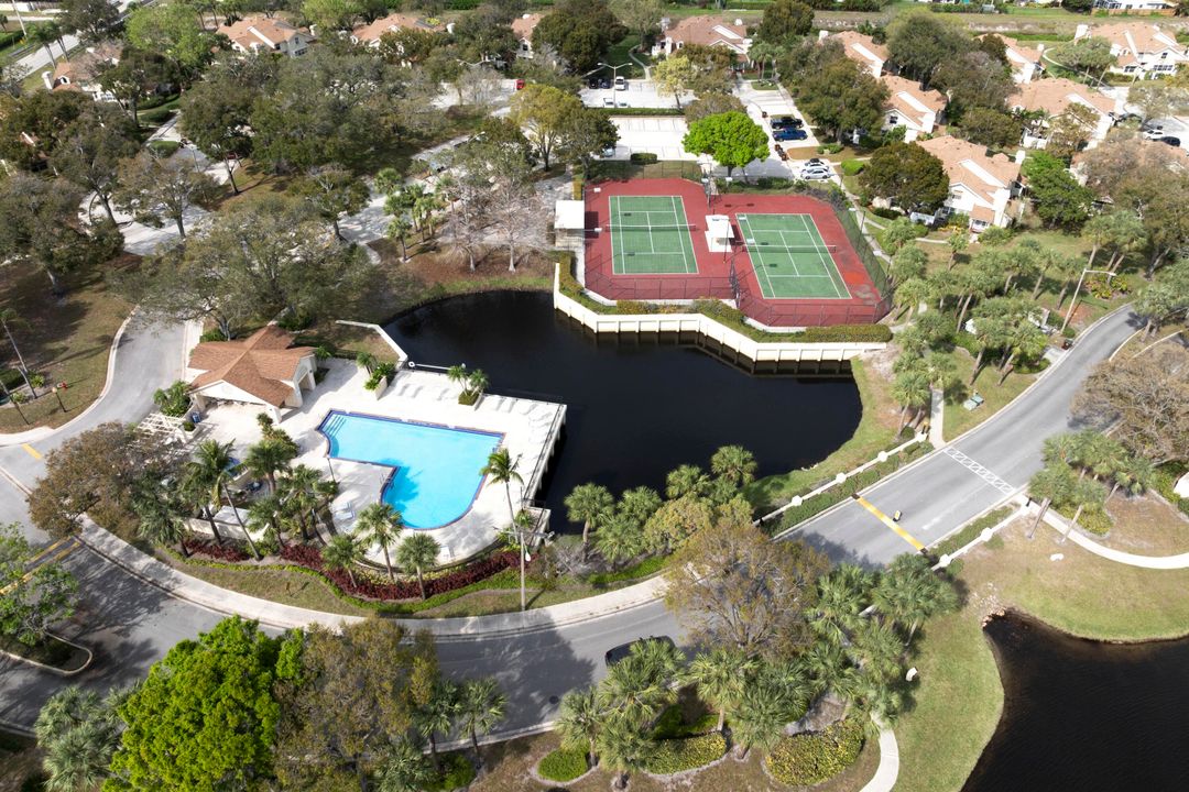 En Venta: $285,000 (2 camas, 2 baños, 1374 Pies cuadrados)