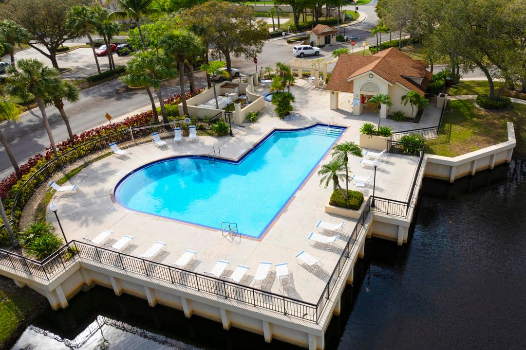 En Venta: $285,000 (2 camas, 2 baños, 1374 Pies cuadrados)