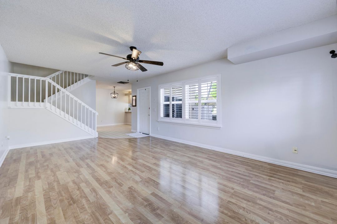 En Venta: $285,000 (2 camas, 2 baños, 1374 Pies cuadrados)