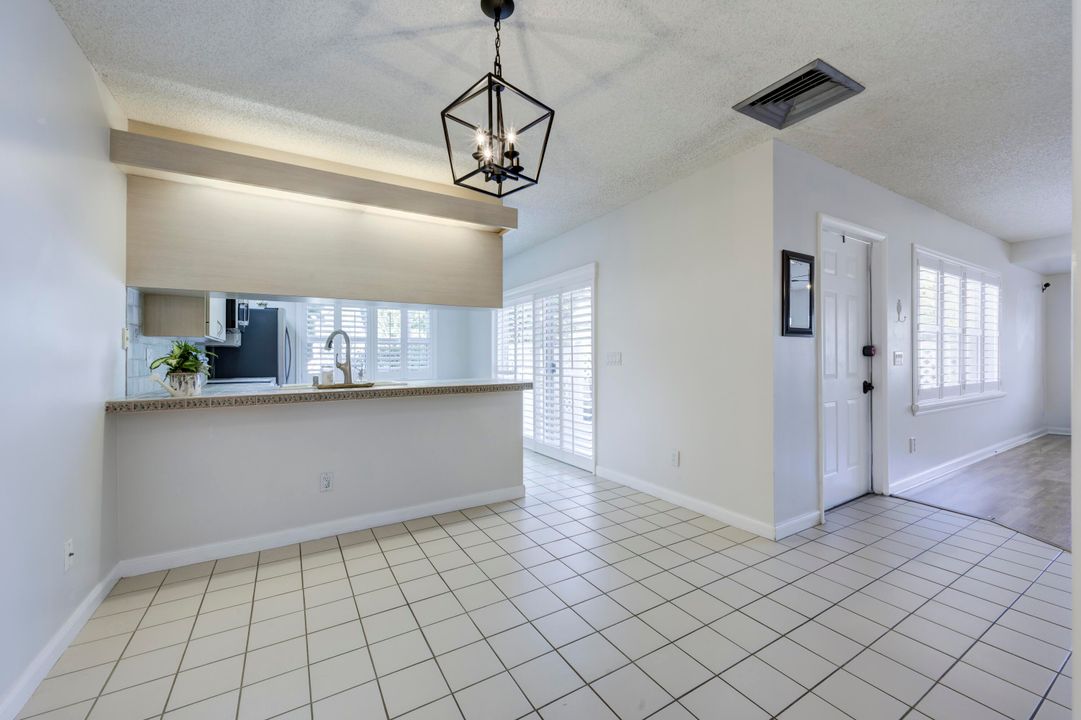 En Venta: $285,000 (2 camas, 2 baños, 1374 Pies cuadrados)