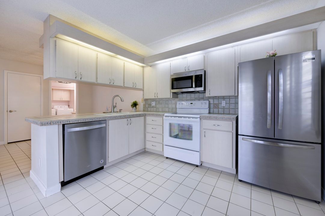 En Venta: $285,000 (2 camas, 2 baños, 1374 Pies cuadrados)