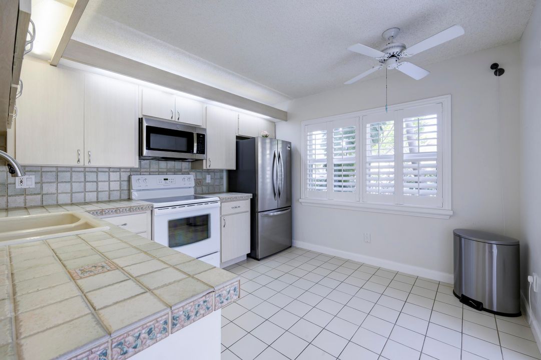 En Venta: $285,000 (2 camas, 2 baños, 1374 Pies cuadrados)