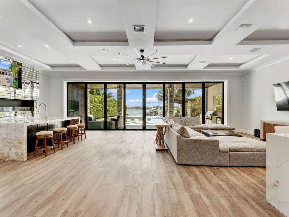 合同活跃: $4,995,000 (5 贝兹, 5 浴室, 4671 平方英尺)