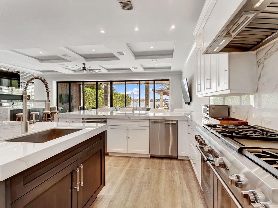 合同活跃: $4,995,000 (5 贝兹, 5 浴室, 4671 平方英尺)