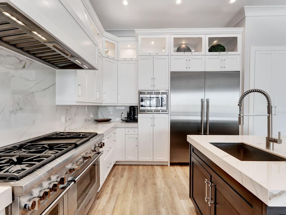 合同活跃: $4,995,000 (5 贝兹, 5 浴室, 4671 平方英尺)