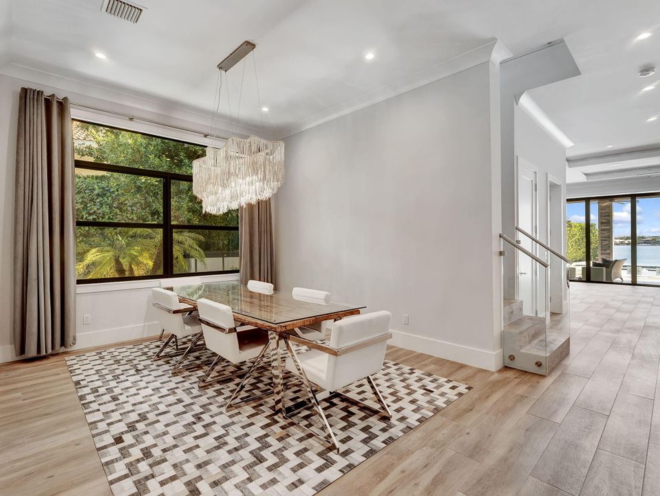 合同活跃: $4,995,000 (5 贝兹, 5 浴室, 4671 平方英尺)