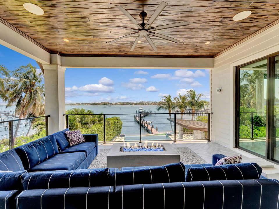 合同活跃: $4,995,000 (5 贝兹, 5 浴室, 4671 平方英尺)